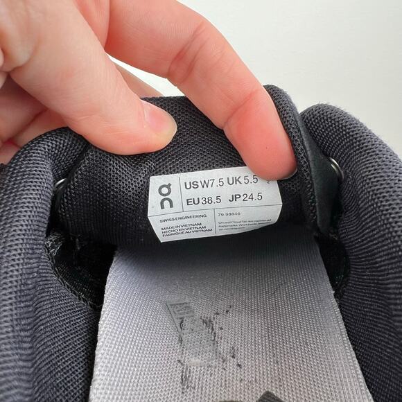 Women On Cloud 5 Athletic Casual Running Sneakers Black White (Sz 7.5) - Picture 8 of 9